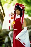 blouse cosplay detached_sleeves hairbow hakurei_reimu matsunaga_ayaka miko skirt touhou rating:Safe score:0 user:nil!