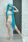 aqua_hair barefoot bikini blue_eyes cosplay hair_ribbons hatsune_miku sakuya_mikoto swimsuit twintails vocaloid rating:Safe score:5 user:pixymisa
