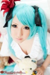 aqua_hair bed blouse cleavage cosplay hairbows hatsune_miku saku twintails vocaloid world_is_mine_(vocaloid) rating:Safe score:0 user:nil!