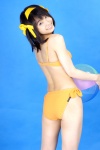 ass beach_ball bikini cosplay hairband hair_ribbons matsunaga_ayaka side-tie_bikini suzumiya_haruhi suzumiya_haruhi_no_yuuutsu swimsuit rating:Safe score:0 user:nil!