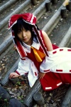 blouse cosplay detached_sleeves hairbow hakurei_reimu matsunaga_ayaka miko skirt touhou rating:Safe score:0 user:nil!