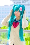 aqua_hair bowtie cosplay hatsune_miku jin kneesocks koiiro_byoutou_(vocaloid) pleated_skirt school_uniform skirt sweater twintails vocaloid rating:Safe score:0 user:pixymisa