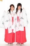 hakama inase_miki kimono miko ponytail tani_momoko twintails rating:Safe score:0 user:nil!