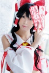 blouse cosplay detached_sleeves hairbow hakurei_reimu miko satori touhou rating:Safe score:0 user:pixymisa