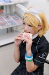blonde_hair blouse cosplay familymart hairband hair_clips kagamine_rin tie vocaloid wristband yu rating:Safe score:0 user:nil!