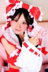 cosplay hairbow hakurei_reimu hanausagi_manyu jumper miko touhou rating:Safe score:0 user:LittleSweetLoli