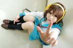 cosplay hairband hair_ribbons morimura_pin sailor_uniform school_uniform socks suzumiya_haruhi suzumiya_haruhi_no_yuuutsu rating:Safe score:0 user:nil!