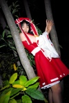 blouse cosplay detached_sleeves hairbow hakurei_reimu matsunaga_ayaka miko skirt touhou rating:Safe score:0 user:nil!