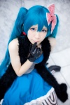 aqua_eyes aqua_hair boa chamu cosplay dress gloves hairbow hatsune_miku necklace striped thighhighs twintails vocaloid rating:Safe score:0 user:pixymisa