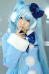 bow coat cosplay ear_muffs enako hairbow hatsune_miku multi-colored_hair twintails vocaloid rating:Safe score:0 user:pixymisa