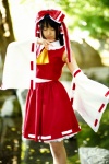 blouse cosplay detached_sleeves hairbow hakurei_reimu matsunaga_ayaka miko skirt touhou rating:Safe score:1 user:nil!