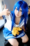 ahoge blue_hair cosplay izumi_konata kneesocks lucky_star mahiru sailor_uniform school_uniform rating:Safe score:0 user:darkgray