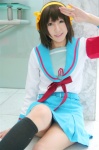 cosplay hairband hair_ribbons kneesocks miniskirt pleated_skirt sailor_uniform school_uniform skirt suzumiya_haruhi suzumiya_haruhi_no_yuuutsu wakame rating:Safe score:1 user:nil!