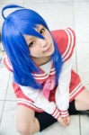 ahoge aka_(morimori) blouse blue_hair cosplay green_eyes izumi_konata lucky_star sailor_uniform school_uniform skirt rating:Safe score:0 user:msgundam2