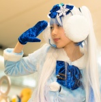 blouse blue_eyes cosplay ear_muffs gloves hairbow hatsune_miku headset multi-colored_hair ran_(ii) twintails vocaloid rating:Safe score:0 user:pixymisa