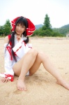 beach cosplay detached_sleeves hairbow hakurei_reimu lenfried one-piece_swimsuit swimsuit touhou rating:Safe score:0 user:nil!