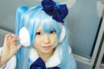 bow coat cosplay ear_muffs enako hairbow hatsune_miku multi-colored_hair twintails vocaloid rating:Safe score:1 user:pixymisa
