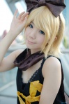 blonde_hair cleavage cosplay dress hairbow kagamine_rin kousaka_yun romeo_to_juliet_(vocaloid) scarf vocaloid rating:Safe score:1 user:nil!