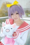 aka_(morimori) cosplay hairband hiiragi_tsukasa lucky_star pleated_skirt purple_hair sailor_uniform school_uniform skirt stuffed_animal rating:Safe score:0 user:nil!
