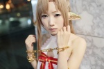 asuna_(sao) blonde_hair chains cosplay croptop elf_ears sword_art_online yuuri_(shio274) rating:Safe score:0 user:pixymisa