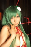 bound cosplay green_hair hanamura_misaki kochiya_sanae miko rope touhou touhou_kinbauchou rating:Questionable score:0 user:nil!