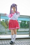 cosplay hairbows hiiragi_kagami kneesocks lucky_star merino_moko pleated_skirt purple_hair sailor_uniform school_uniform skirt twintails rating:Safe score:1 user:nil!