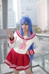 ahoge blue_hair cosplay izumi_konata lucky_star pleated_skirt sailor_uniform school_uniform skirt uriu rating:Safe score:0 user:nil!