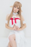 akitsu_honoka asuna_(sao) blonde_hair cosplay elf_ears halter_top skirt sword_art_online rating:Safe score:0 user:nil!