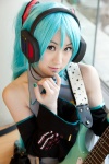 aqua_hair cosplay detached_sleeves guitar hatsune_miku headset twintails vocaloid yuki_nano rating:Safe score:1 user:pixymisa
