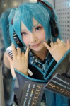 aqua_hair blouse cosplay detached_sleeves hatsune_miku headset microphone mineo_kana tie twintails vocaloid rating:Safe score:0 user:nil!
