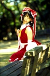 blouse cosplay detached_sleeves hairbow hakurei_reimu matsunaga_ayaka miko skirt touhou rating:Safe score:0 user:nil!