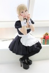 ahoge apron blonde_hair cosplay dress fate/series fate/stay_night hairband kamui_arisa maid maid_uniform saber secret_party thighhighs rating:Safe score:0 user:nil!