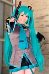 aqua_eyes aqua_hair blouse cosplay detached_sleeves hatsune_miku headset mitsuto pleated_skirt skirt tie twintails vocaloid rating:Safe score:0 user:pixymisa
