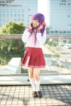 cosplay hiiragi_kagami kanozaki_shino lucky_star purple_hair sailor_uniform school_uniform socks twintails rating:Safe score:1 user:nil!