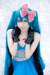 aqua_eyes aqua_hair boa chamu cleavage cosplay dress gloves hairbow hatsune_miku necklace twintails vocaloid rating:Safe score:0 user:pixymisa