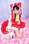 cosplay hairbow hakurei_reimu hanausagi_manyu jumper miko socks touhou rating:Safe score:0 user:LittleSweetLoli