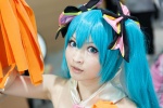 aqua_hair cheerleader_uniform cosplay detached_sleeves hairbows hatsune_miku pom_poms tie tubetop twintails uchiko vocaloid rating:Safe score:0 user:pixymisa