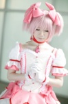 blouse choker cosplay gloves hairbows kaname_madoka miniskirt pink_hair puella_magi_madoka_magica ryuzuki_mia skirt twintails rating:Safe score:0 user:nil!