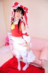 cosplay hairbow hakurei_reimu hanausagi_manyu jumper miko panties socks touhou rating:Safe score:0 user:LittleSweetLoli