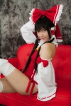 cosplay detached_sleeves hairbow hakurei_reimu kneepads lenfried miko one-piece_swimsuit swimsuit thighhighs touhou rating:Safe score:1 user:nil!