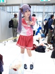 cosplay hair_ribbons hiiragi_kagami kneesocks lucky_star merino_moko pleated_skirt purple_hair sailor_uniform school_uniform skirt twintails rating:Safe score:1 user:nil!