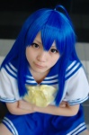 ahoge aka_(morimori) blue_hair cosplay izumi_konata lucky_star pantyhose pleated_skirt sailor_uniform school_uniform skirt rating:Safe score:0 user:nil!