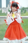amatsuka_miyu blouse cosplay detached_sleeves hairbow hakurei_reimu miko pleated_skirt skirt touhou rating:Safe score:0 user:nil!
