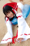 beach cosplay detached_sleeves hairbow hakurei_reimu lenfried miko one-piece_swimsuit swimsuit touhou rating:Safe score:0 user:nil!