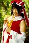 blouse cosplay detached_sleeves hairbow hakurei_reimu matsunaga_ayaka miko skirt touhou rating:Safe score:0 user:nil!