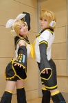clinica cosplay crossplay default_costume fuyunose_arino kagamine_len kagamine_rin vocaloid rating:Safe score:0 user:Log