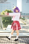 cosplay hairbow hiiragi_tsukasa lucky_star purple_hair rindou_sana sailor_uniform school_uniform socks rating:Safe score:1 user:nil!