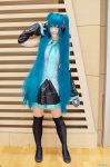 aqua_hair cosplay default_costume detached_sleeves hatsune_miku headset hina pleated_skirt skirt thighhighs tie twintails vocaloid zettai_ryouiki rating:Safe score:1 user:nil!