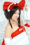 cosplay detached_sleeves dress hairbow hakurei_reimu kishigami_hana miko touhou rating:Safe score:0 user:nil!