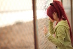 cosplay hair_ribbon hoodie ponytail puella_magi_madoka_magica red_hair sakura_kyouko uri rating:Safe score:0 user:xkaras